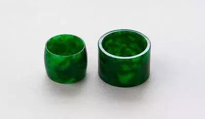 翡翠的8个误区：洗澡不能戴？只有缅甸产？原来这些年都被骗了