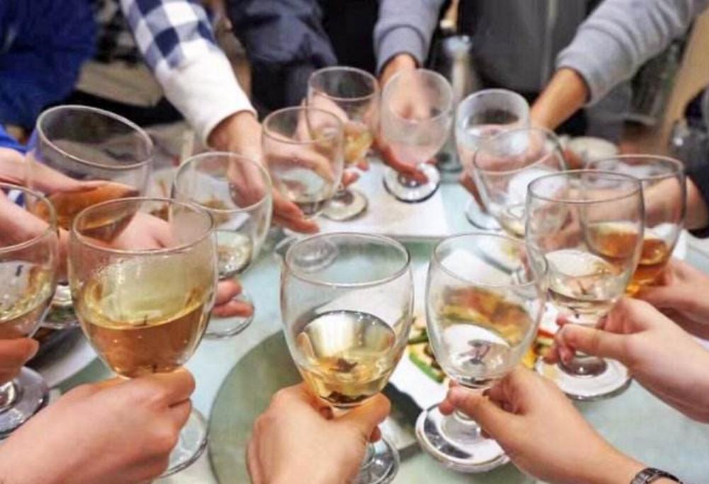 人穷不交三友落难不求三友,农村老话不求三人不交三友