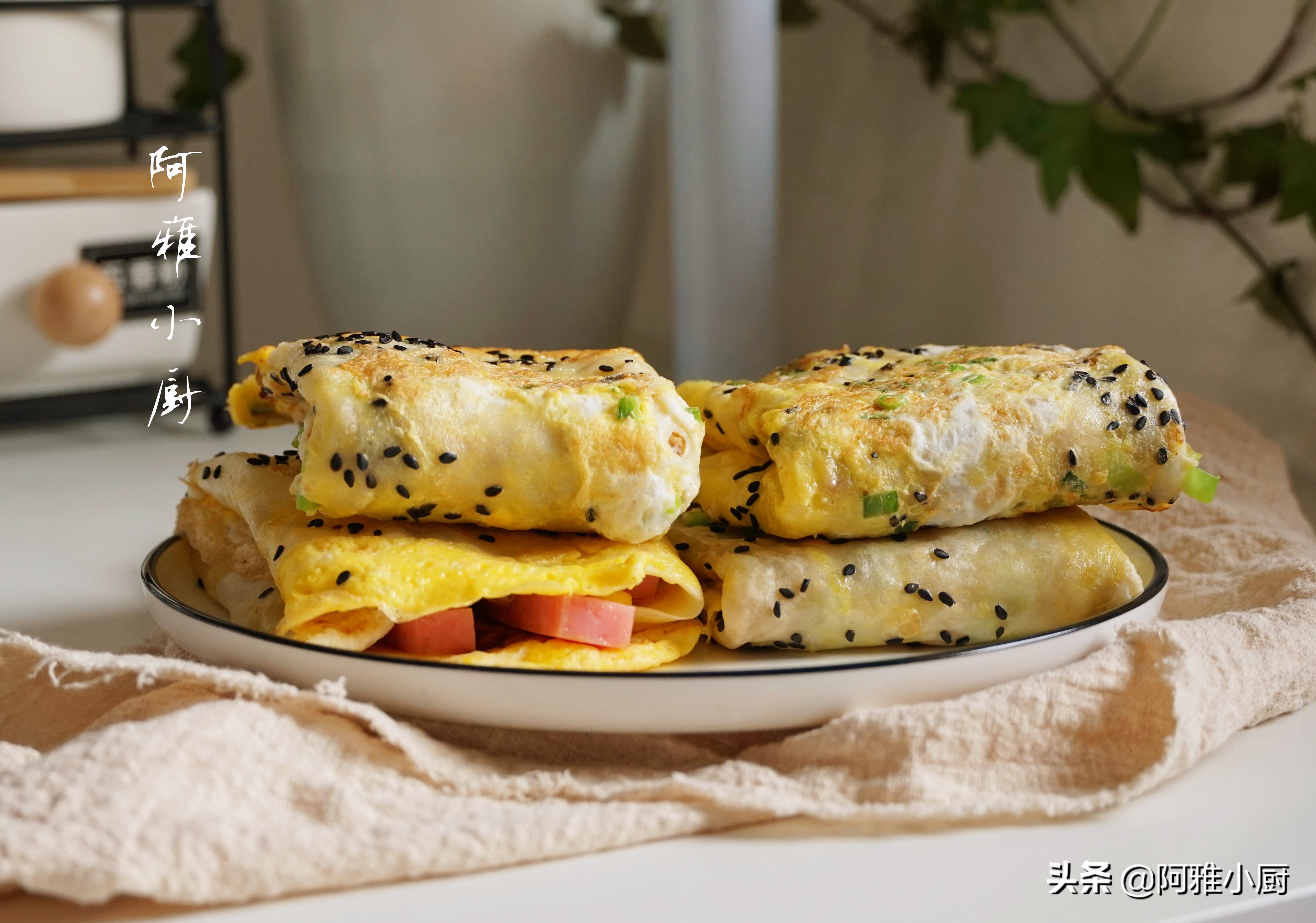 五分钟在家自制煎饼果子,早餐煎饼果子超简单做法