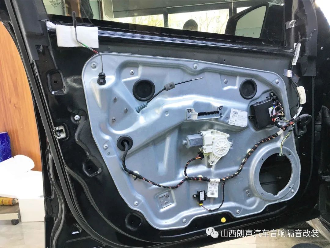 奔驰e350改装丹拿,奔驰r320改丹拿音响效果