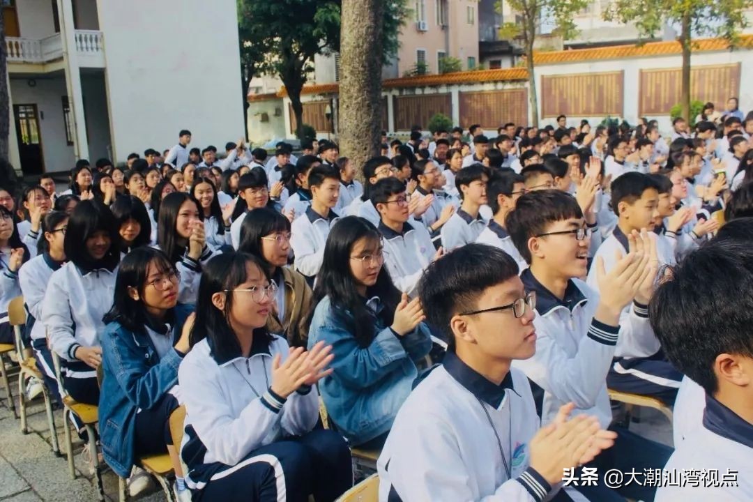 潮汕哪个学校校服最好看,潮汕校服排名前十