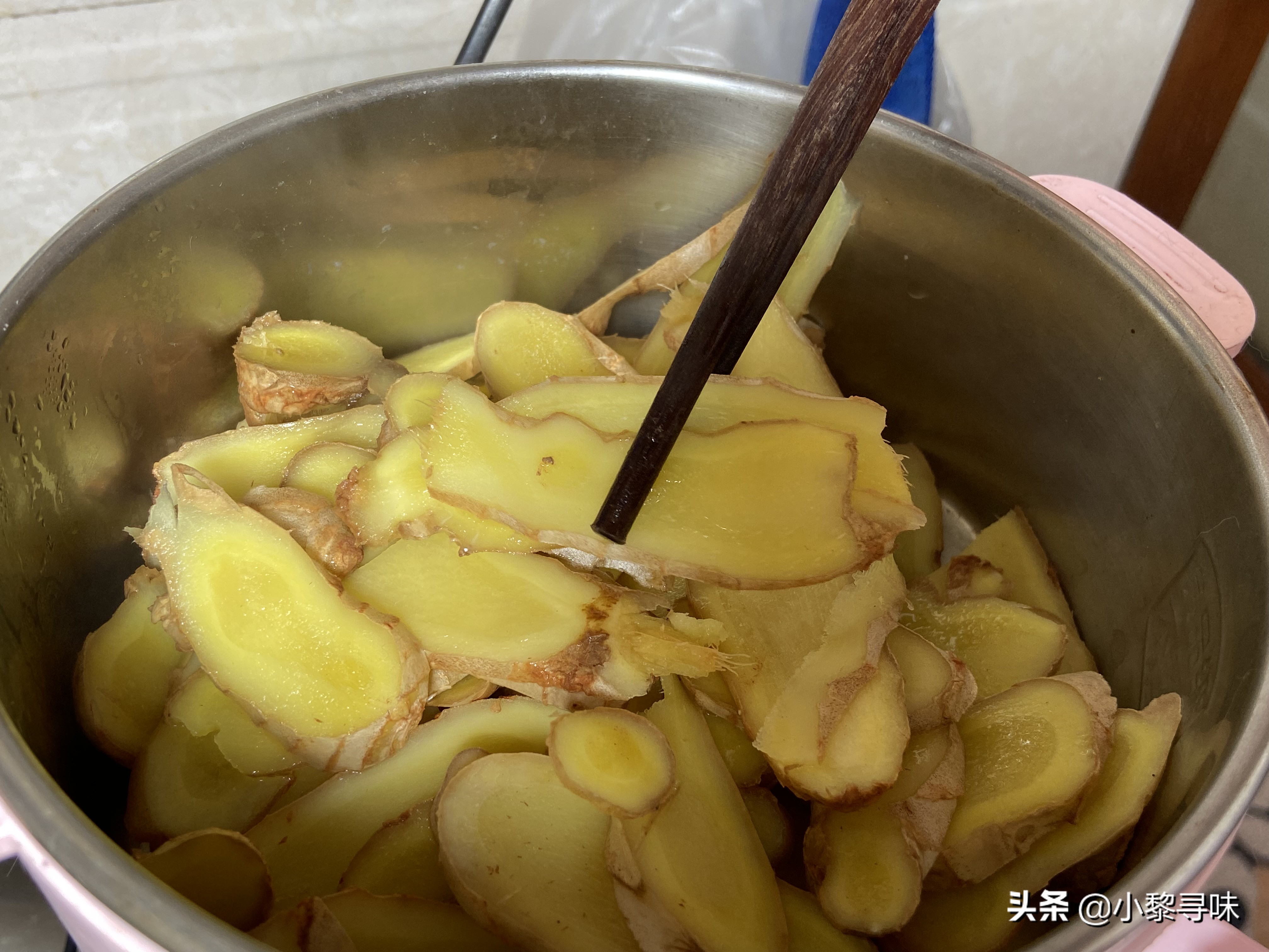 最近搬重物没力气,经常腰酸背痛,89岁外婆用几片生姜就搞定