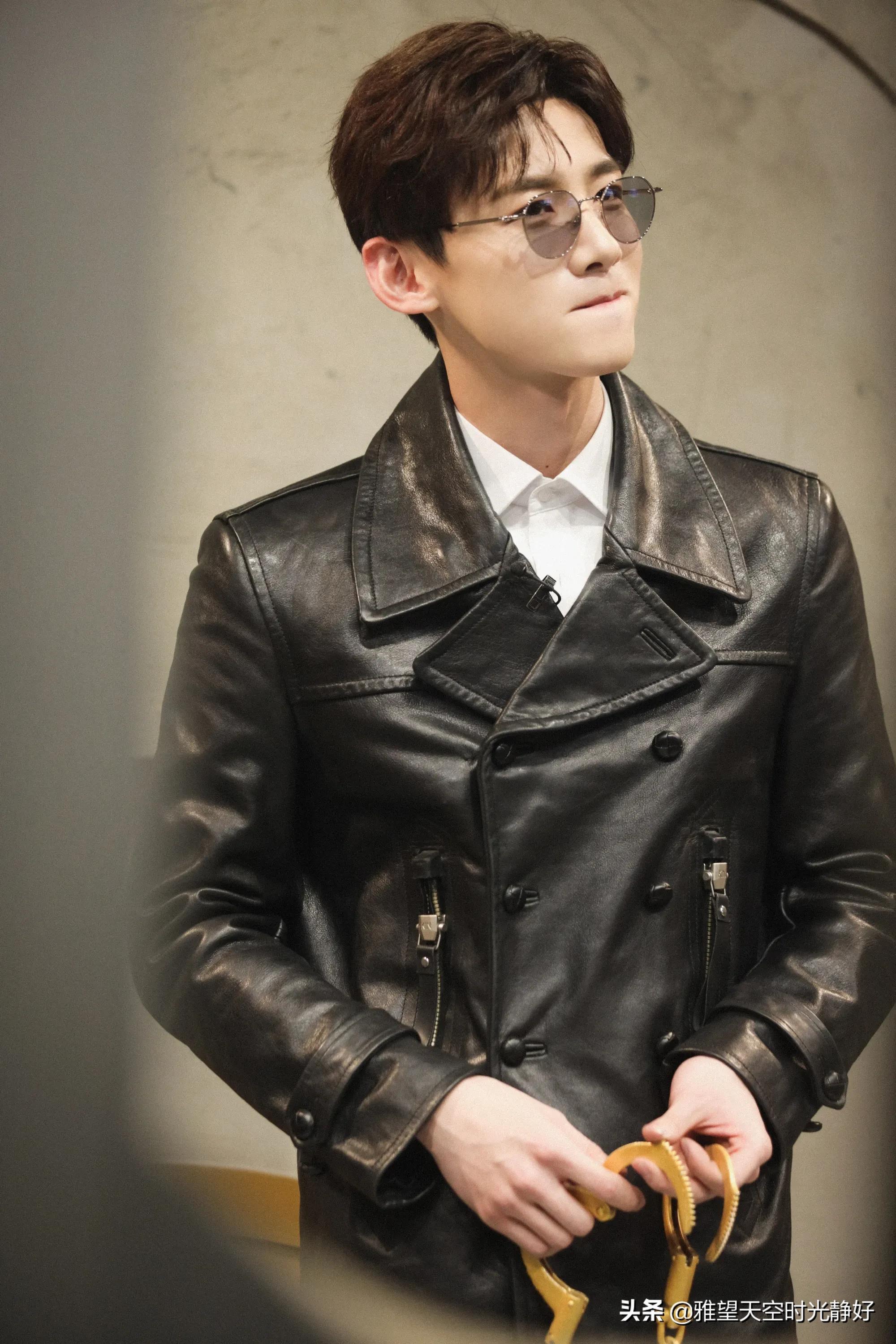 男明星西装穿搭夏季帅气,男士明星皮衣西服外套搭配