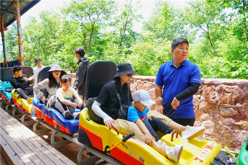 初夏河南,找寻童心,邂逅伏羲山的斜阳,一颗心萌化在云上牧场