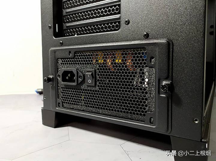 搞机日记：全模组全日系电容，用它作电脑的心脏，妥