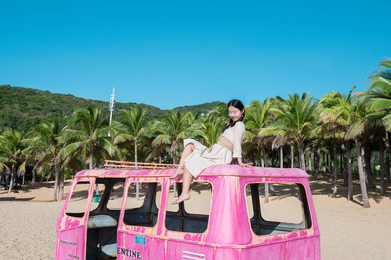 你在南方瑟瑟发抖，我在这里遛娃、看猴、赶海····