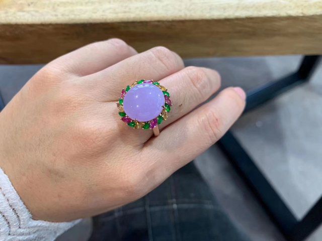 翡翠紫罗兰见光死值得买吗,紫罗兰翡翠见光死和种嫩有关系吗