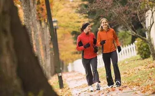 骨科大夫谈关节积液怎么处理,关节有积液怎么治疗才能彻底根除