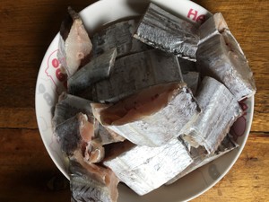 红烧带鱼提前一天腌制好吗,红烧带鱼需要注意什么