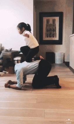 幼儿园对抗新型冠状病毒亲子游戏,预防新型冠状病毒的体能游戏