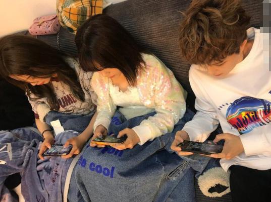 小米推出“续命”神器！老板天天在车上用，学生*党**却说：太上头