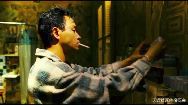 尽管少儿不宜，但电影中的抽烟镜头，竟如此迷人