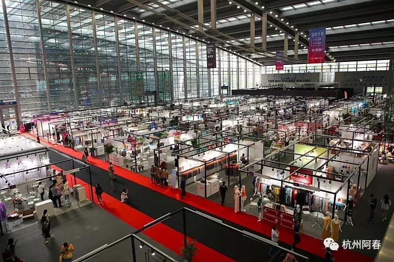 超百图再现2018年服装圈内那三十道靓丽风景……