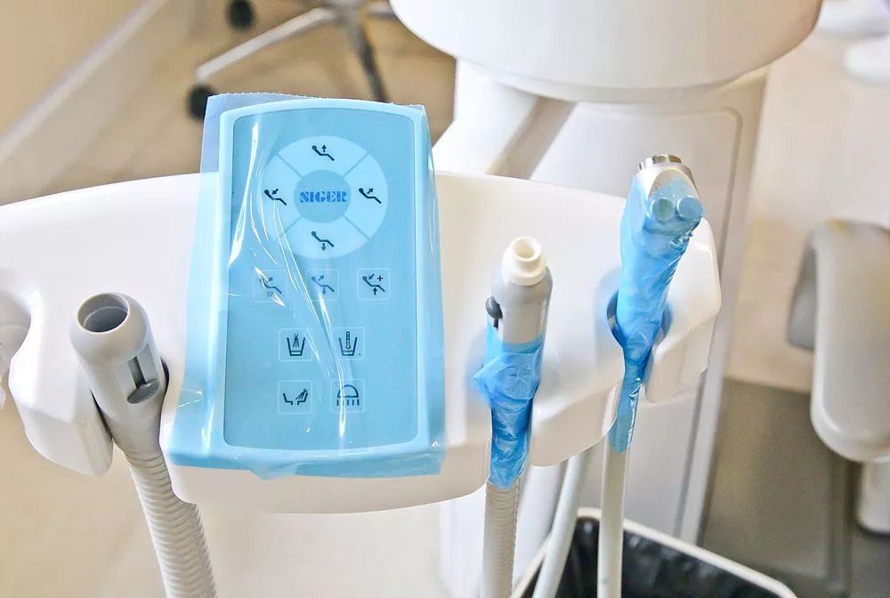 让你笑出自信的不止益达！仅39.9元抢成都华品口腔保健洁牙套餐！