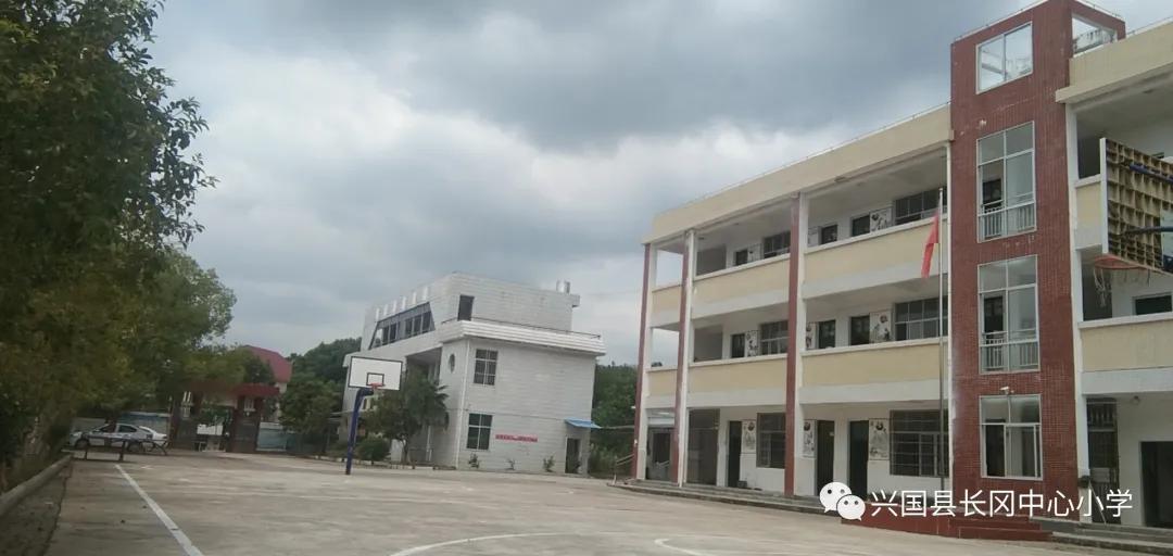 兴国县长冈中心小学一级教师阙文彬：情系秀水花开满园