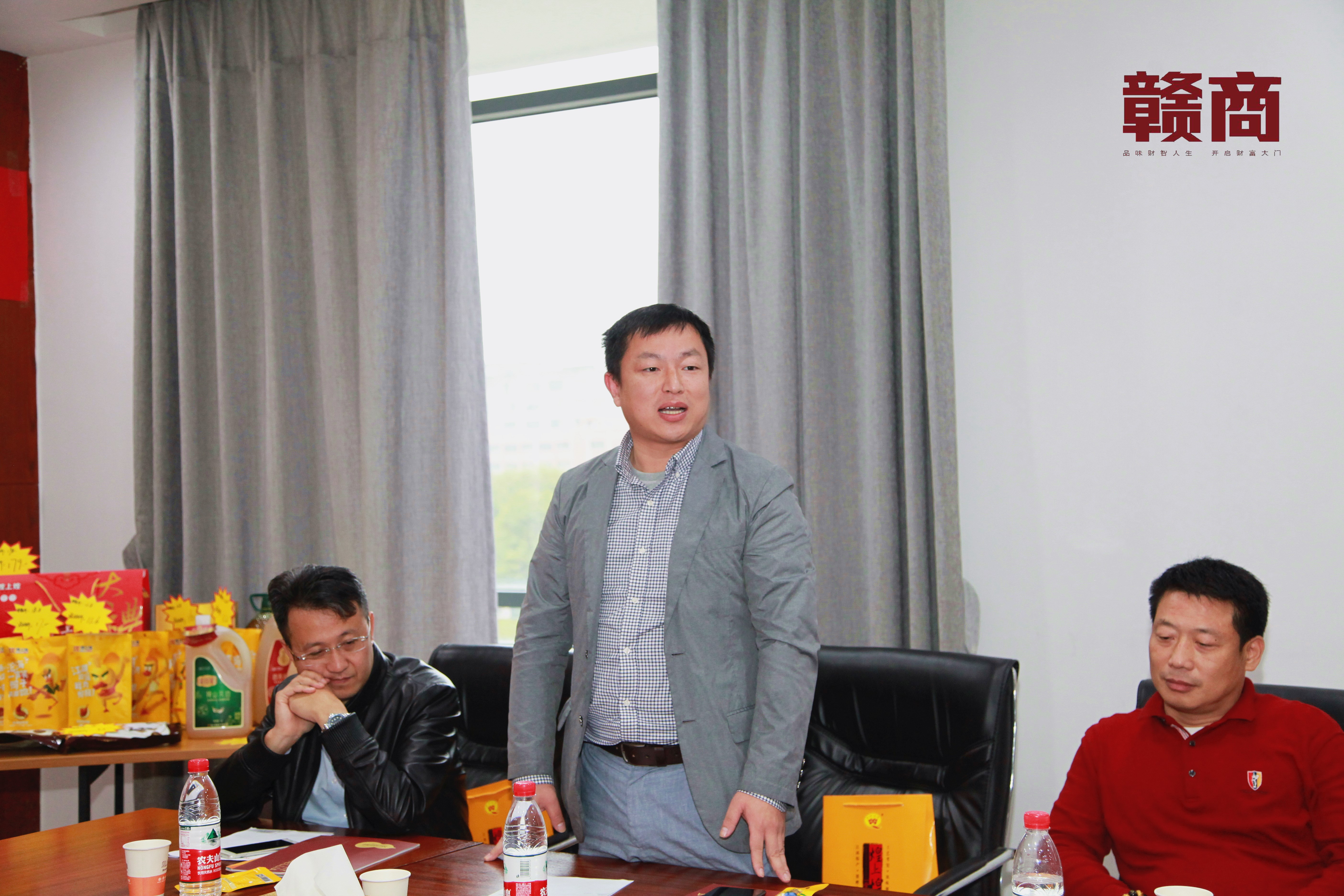 游学季成员到煌上煌集团总部后，“煌亲”都按捺不住内心的狂欢了