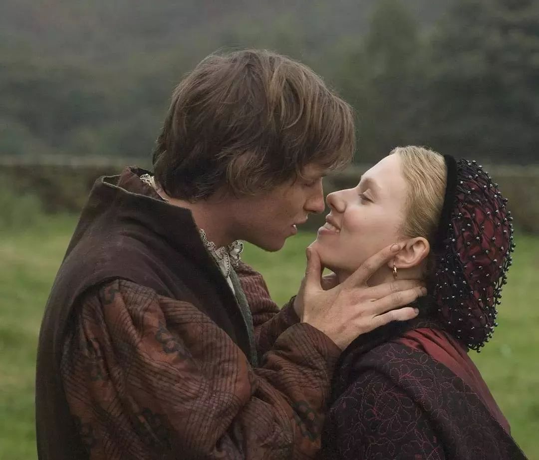 两大女神上演荒诞后宫对决，这片连龙套都是影帝！