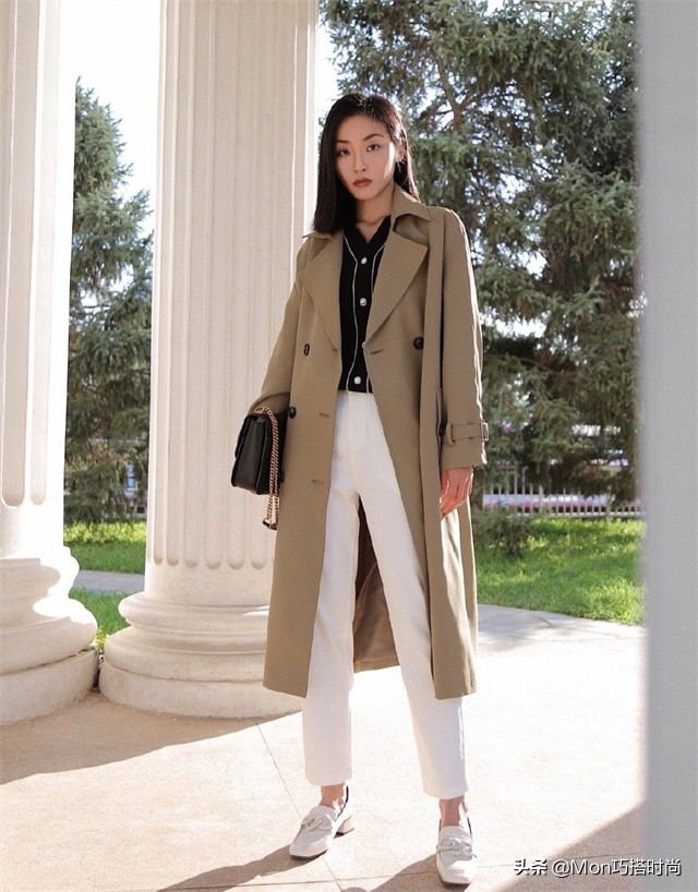 枣红色风衣内搭和鞋子怎样搭配,女式蓝色风衣搭配什么裤子和鞋子