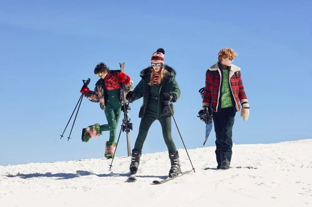 倪妮最近同款羽绒服,倪妮新中式羽绒服穿搭