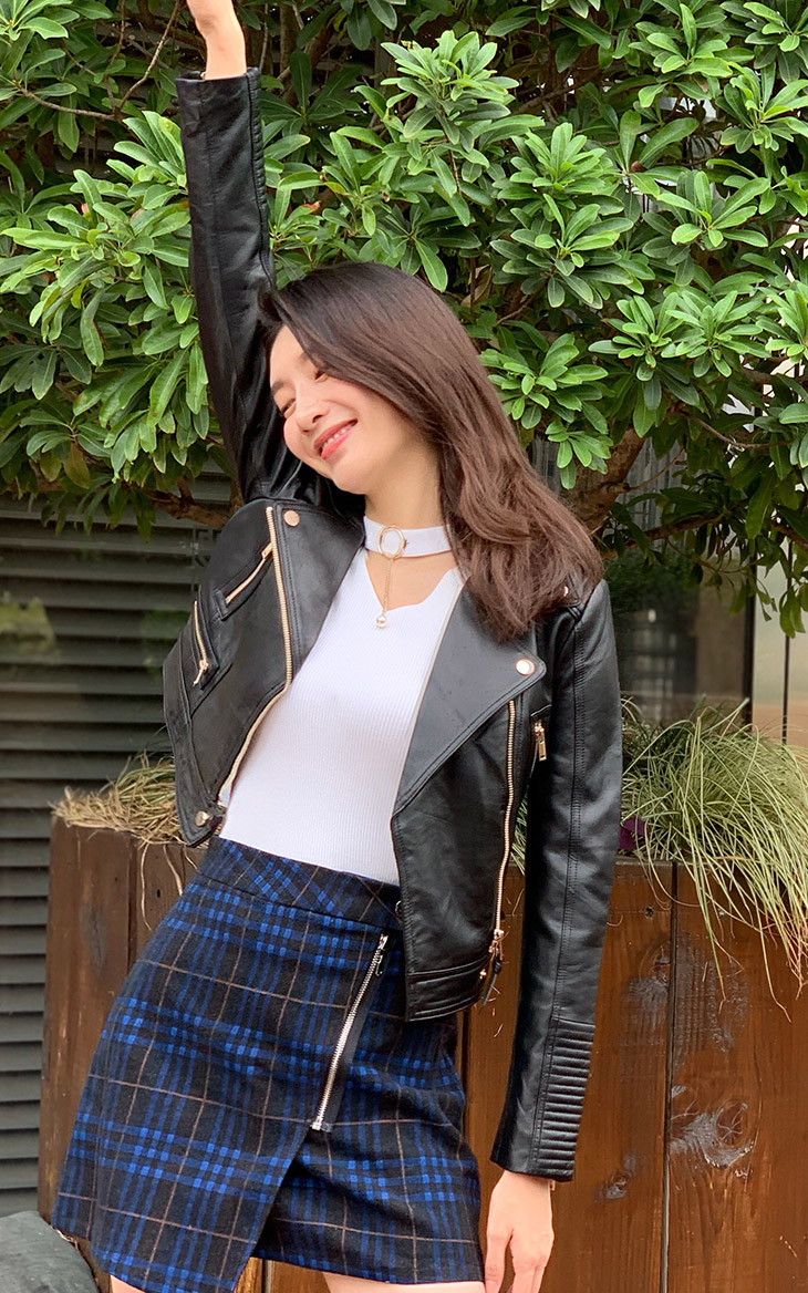 妈妈，我想要机车皮衣！要，要两件！妈妈真好，谢谢妈妈