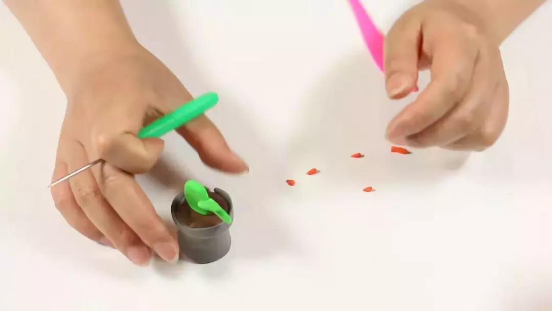 圆形手工制作仙人掌创意废物利用,硬卡纸仙人掌手工制作大全