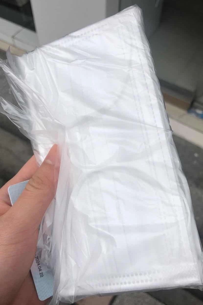 20多家工厂除夕加班赶制口罩,严查假口罩38万