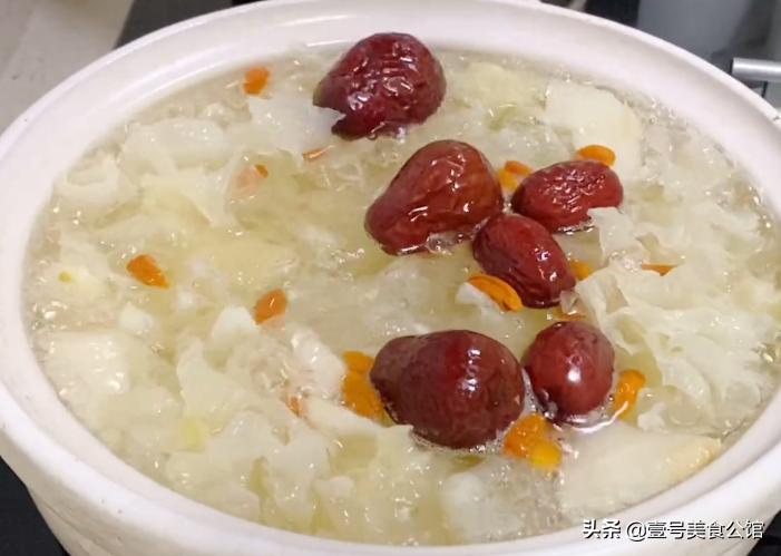 银耳雪梨羹快速出胶,雪梨银耳羹出胶的做法