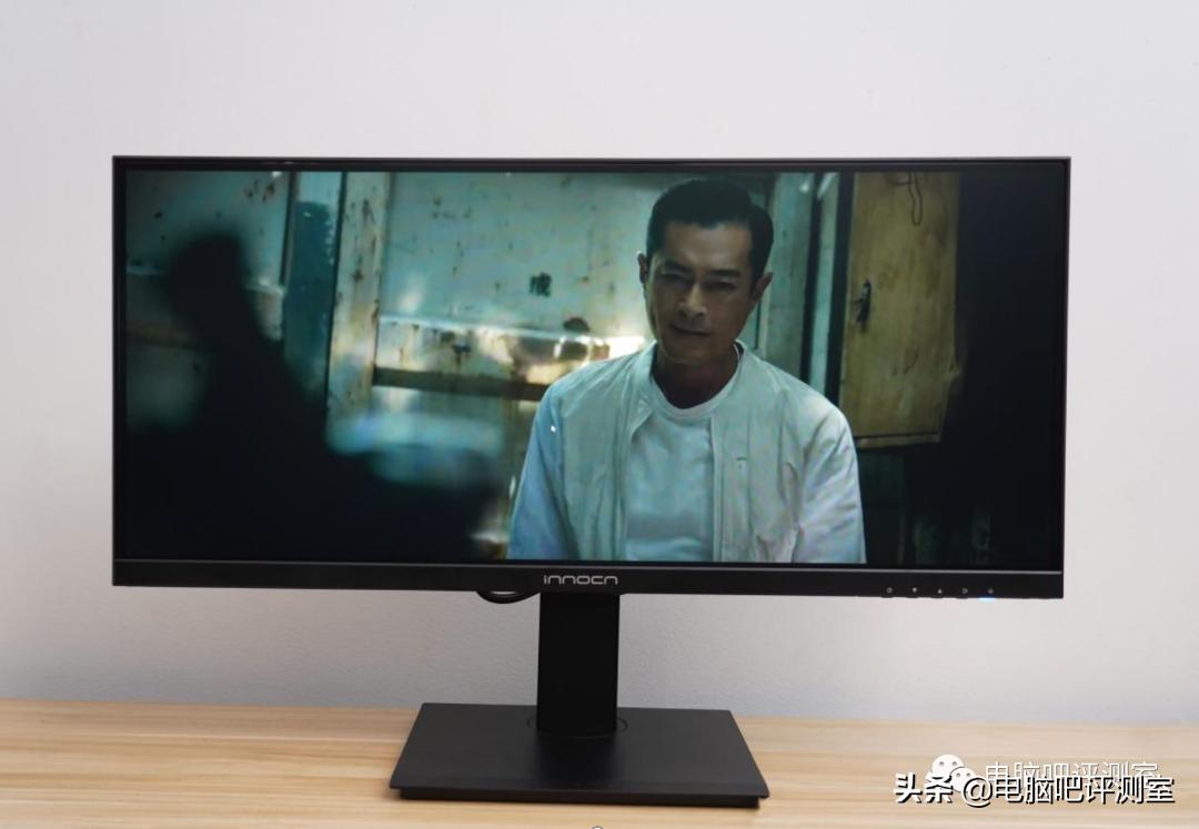 24寸带鱼屏显示器推荐,26寸带鱼屏显示器