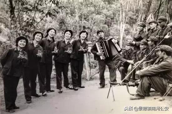 军队文工团礼服服装,文工团演出服