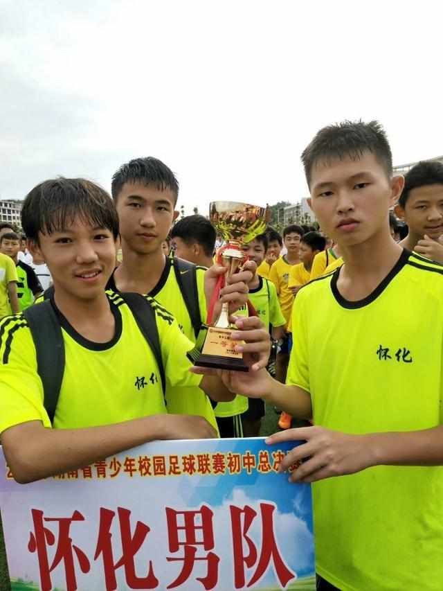 做校园足球的“中场组织者”怀化市体育老师陈新