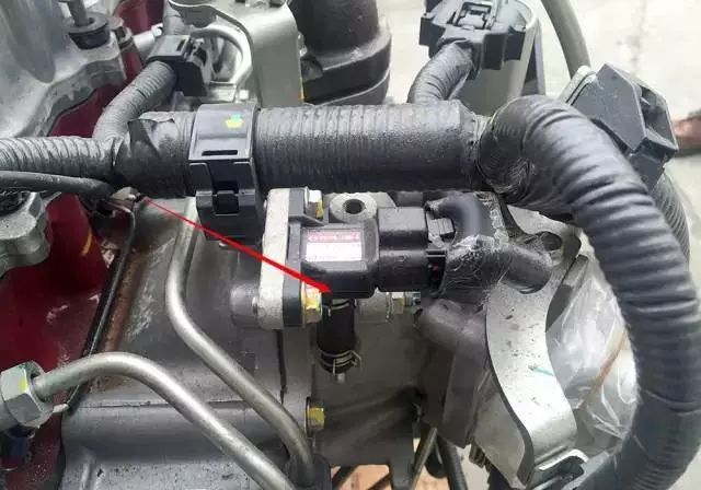 挖机传感器起到什么作用,挖机传感器和电磁阀有什么区别