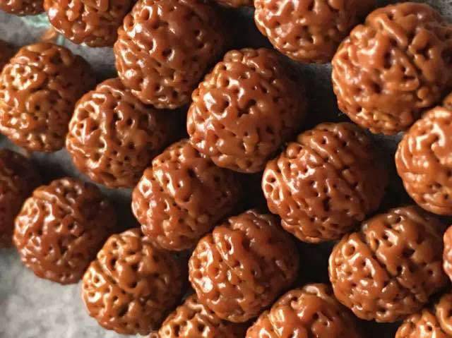 尼泊尔的莫桑钻值得买吗,代购奢侈品的骗局是真的吗