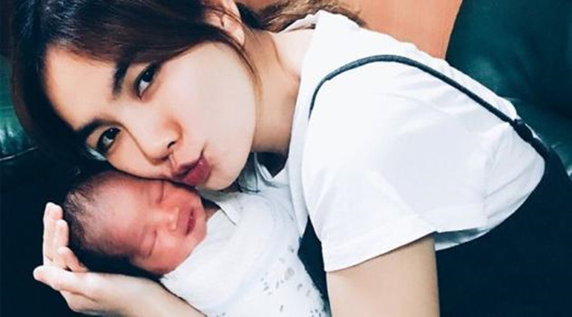 钟嘉欣二胎产子晒宝宝熟睡萌照,钟嘉欣要息影