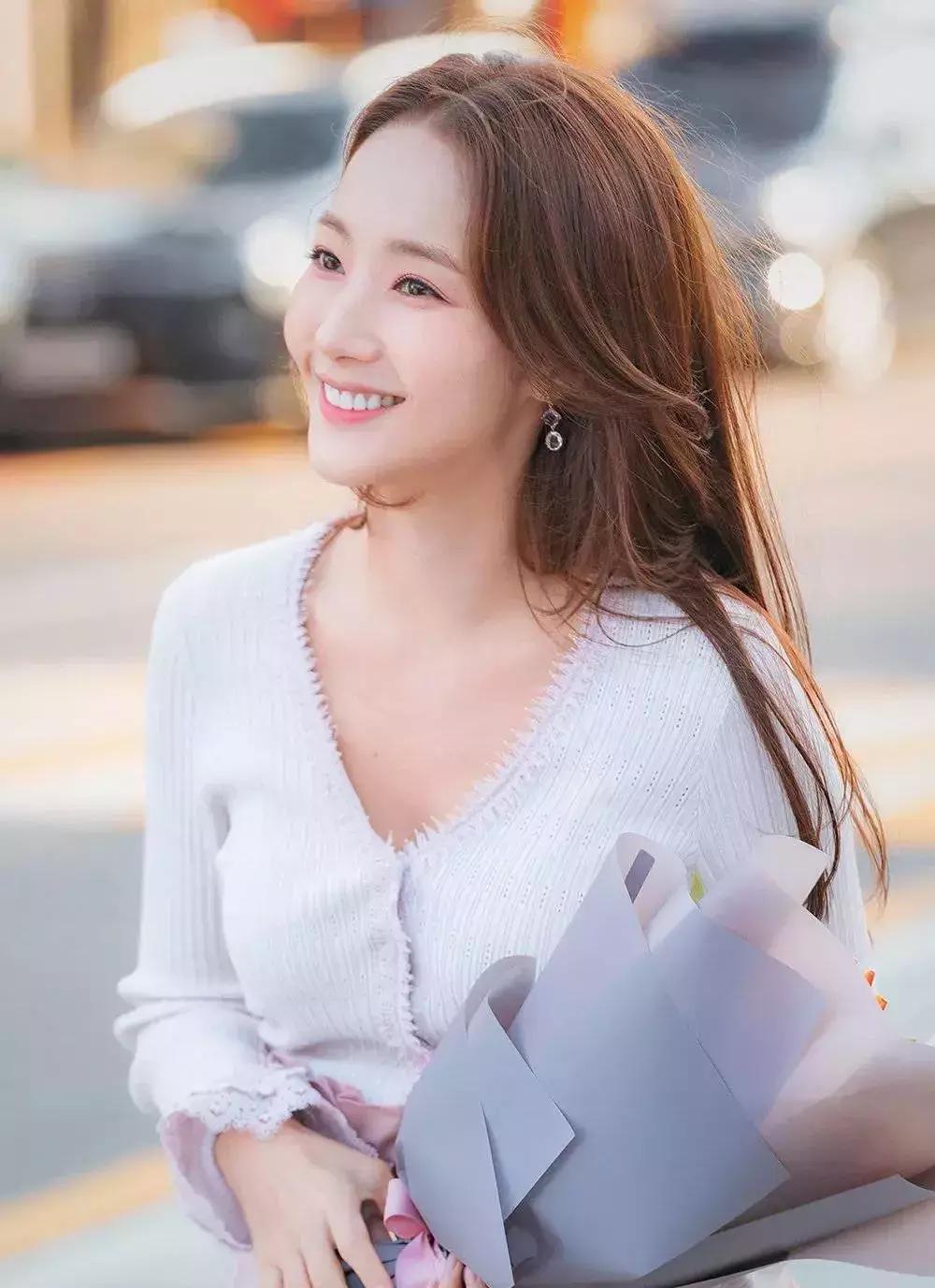 明星日常私服穿搭朴敏英,朴敏英她的私生活高甜吻戏合集