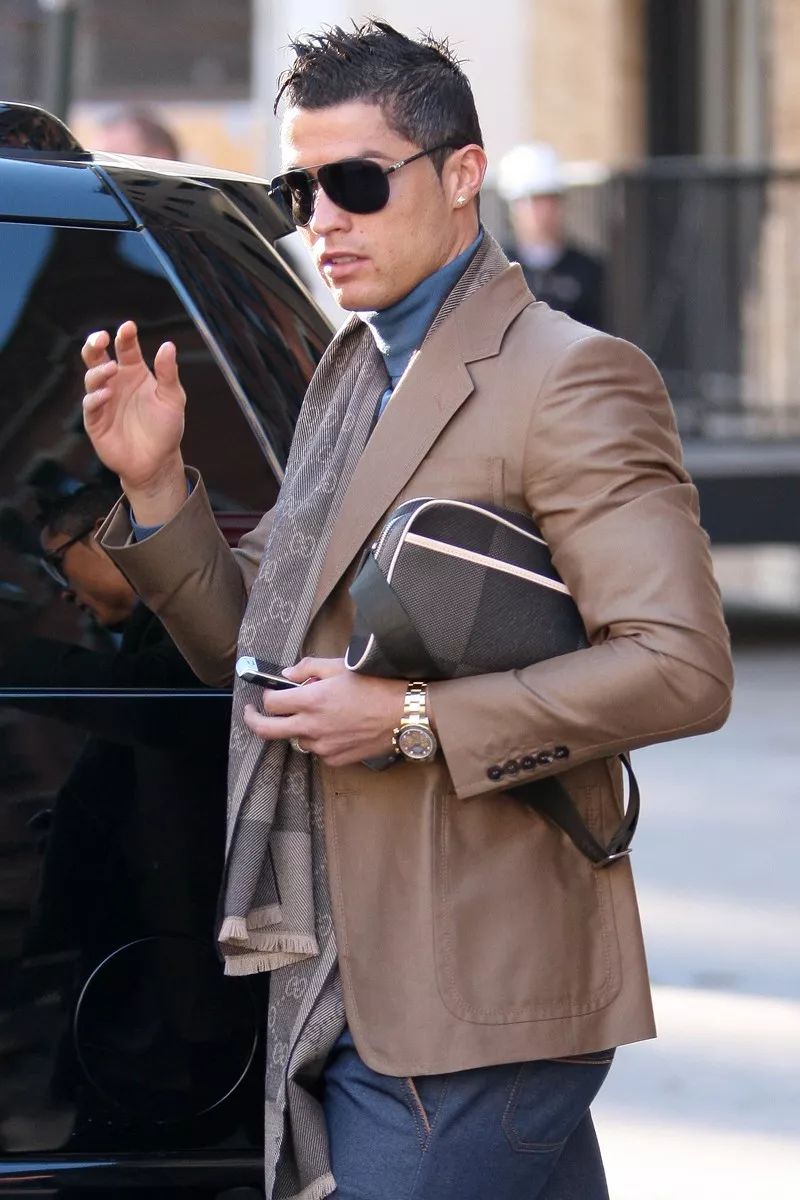 中国人为什么喜欢夹包,老外学中国人夹包