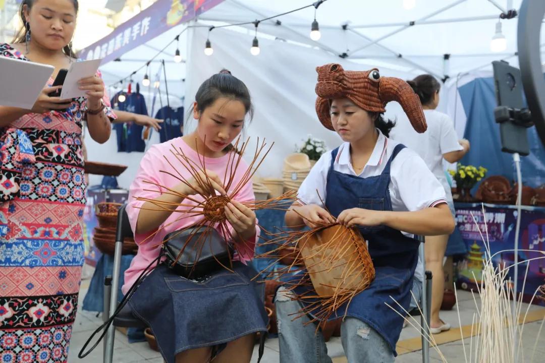 贵阳潮人为何扎推前往这里吃喝玩乐购？速戳