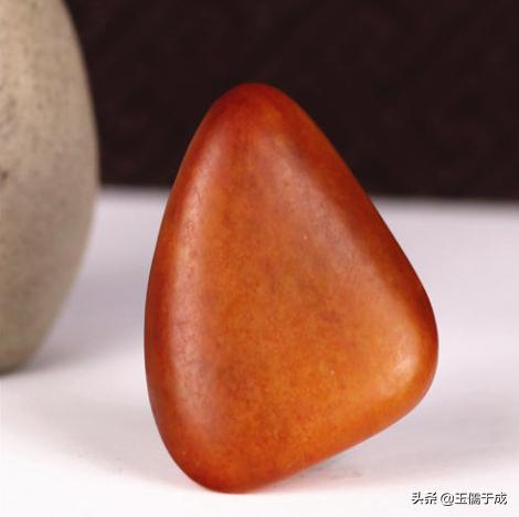 和田玉红沁和黄沁哪个更罕见,和田玉黄沁红沁哪个好