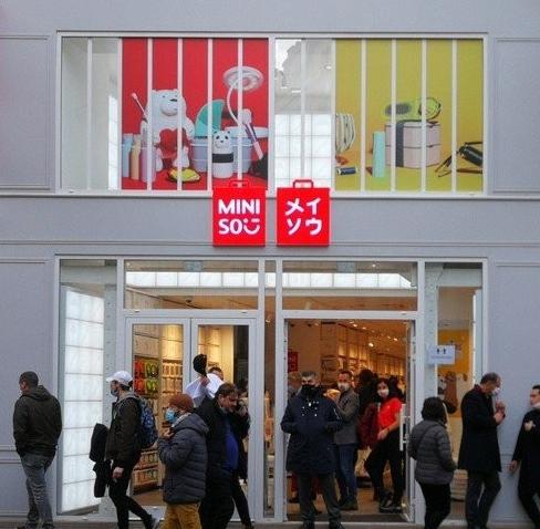 叶国富一年赚多少钱,叶国富靠10元店做到150亿身家