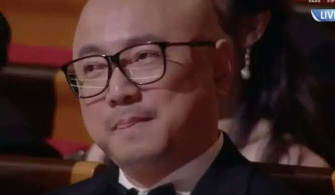 袁泉和陶虹颁奖视频,陶虹袁泉谁火了