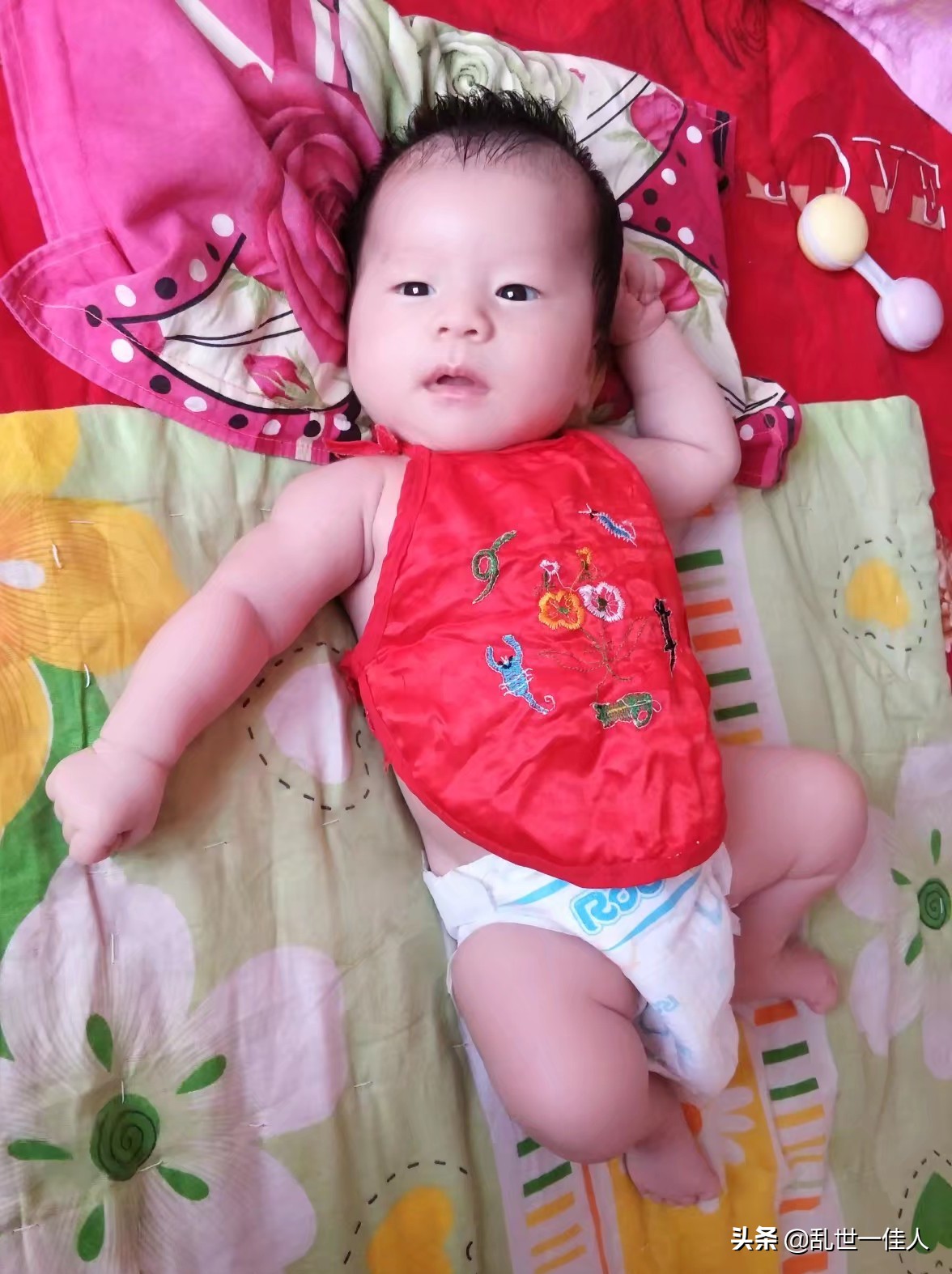 一岁半宝宝喜欢趴着全身用劲,婴儿为什么老是很用劲