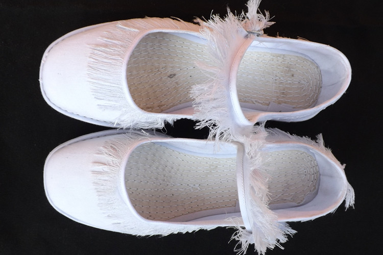 穿孝鞋的风俗和讲究,哪个地区穿孝鞋