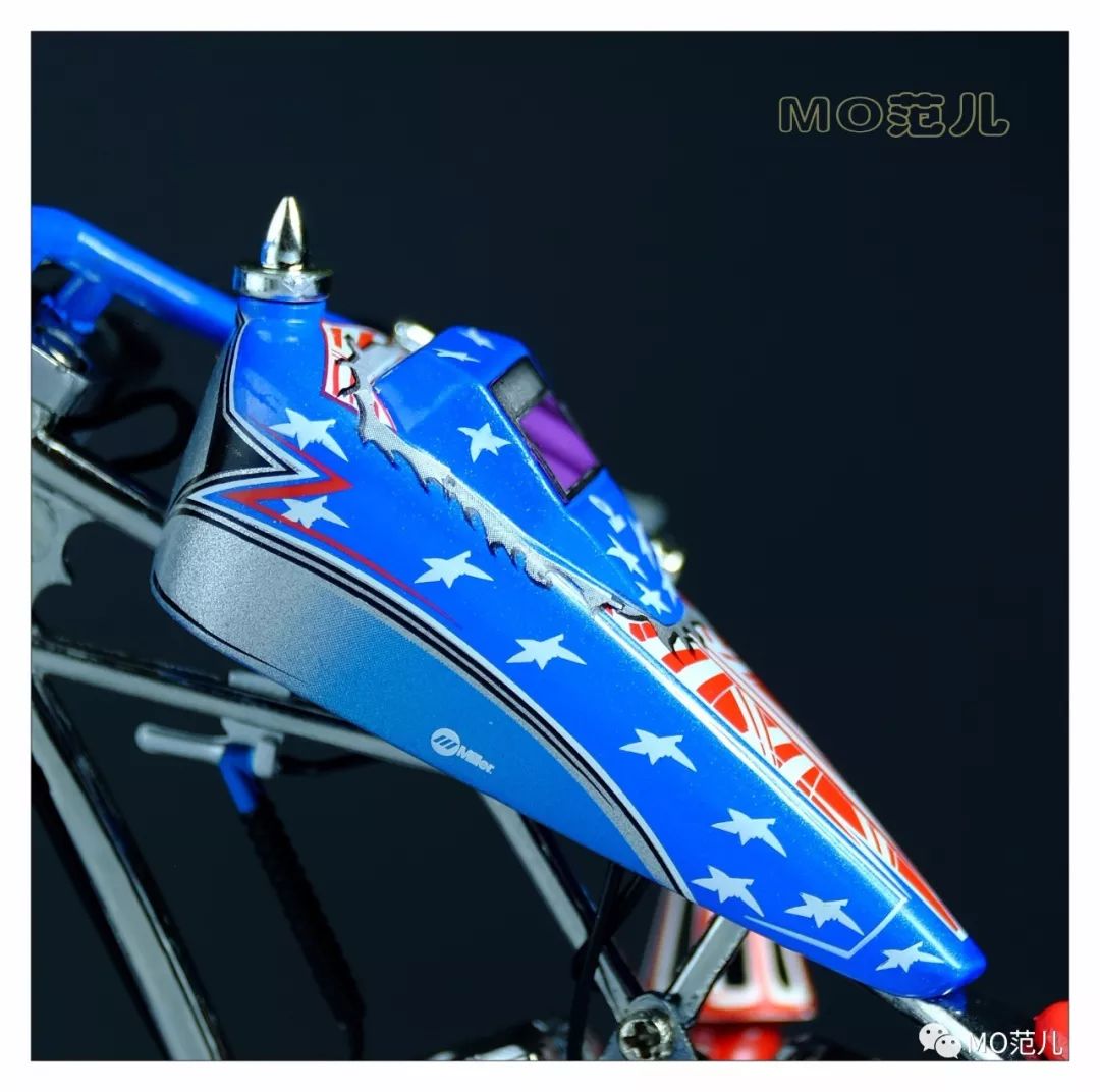 想试试用蓝色“焊”住你的眼睛是什么感受吗？