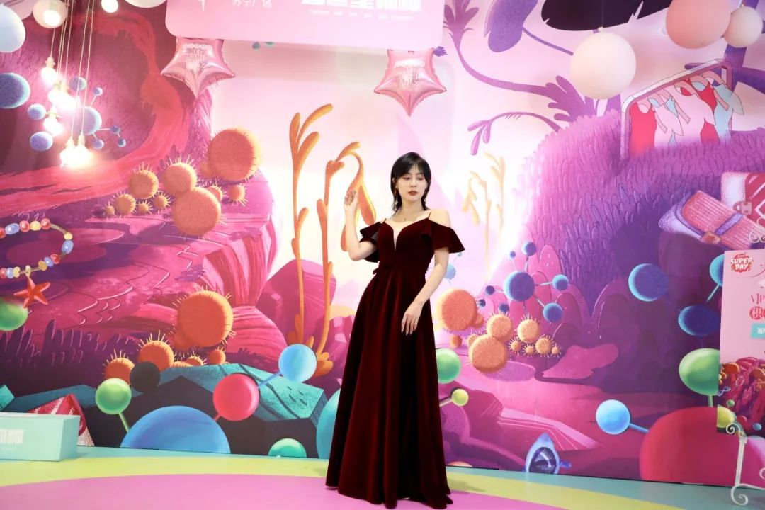 苏宁广场“智造星物种”极智开启，三月“爱丽狮”领跑女性消费