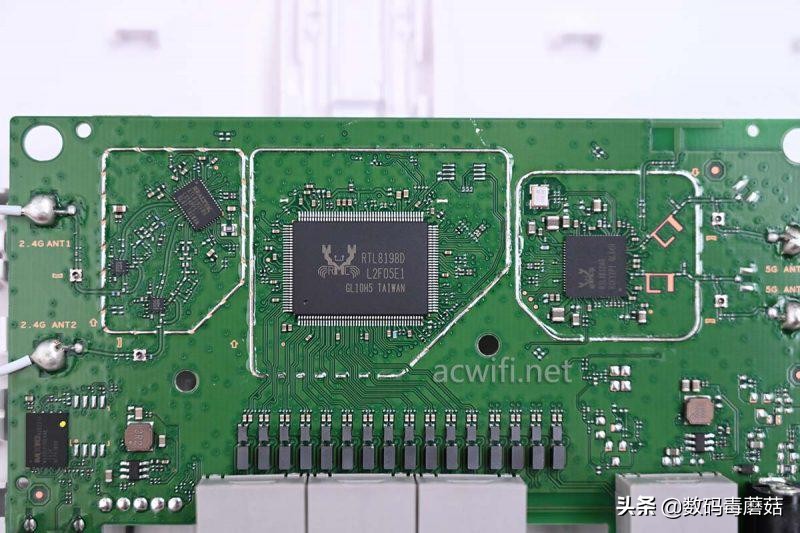 升级WiFi6，信号全覆盖——荣耀路由3SE拆机报告