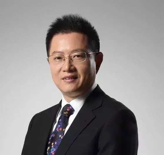 从大学老师到上市内衣巨头老板，年收33亿，坐拥近85亿身价