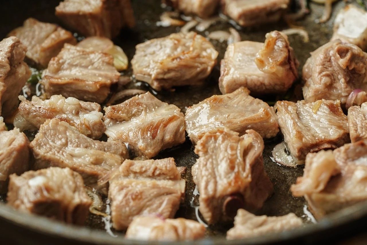 冬天就要吃热乎乎的糯米饭,全家人都能吃的电饭煲焖饭