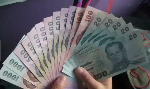 中国游客泰国被警察带走,入境泰国的中国游客