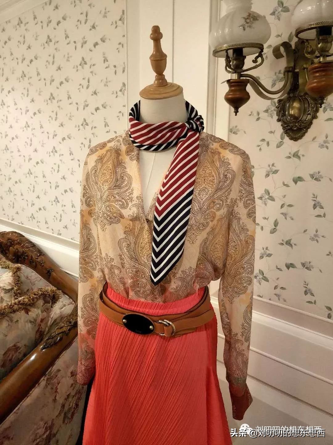 亮橘色穿搭,一日一look怎么搭配衣服