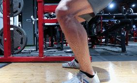 辟谣深蹲真的伤膝盖吗,谣言深蹲不过脚尖