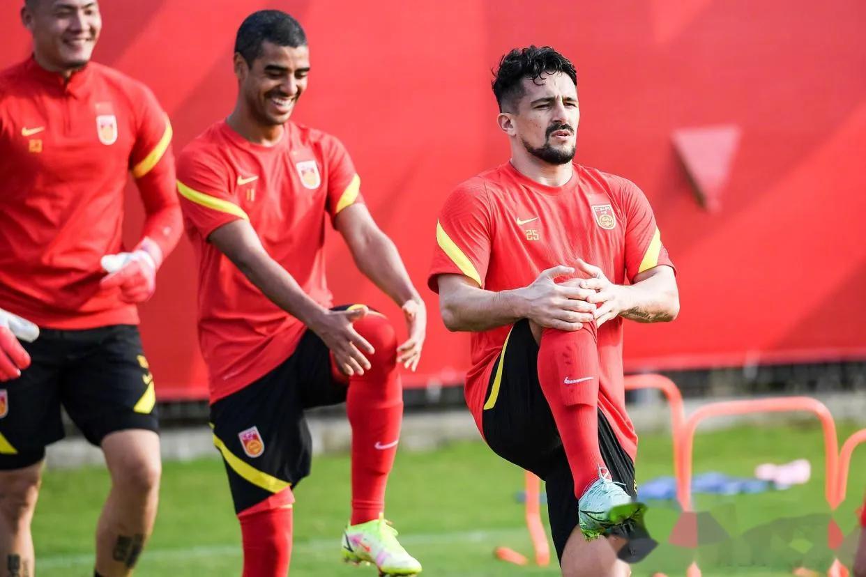 日本足球教练森保一和李铁,日本足协高度评价森保一